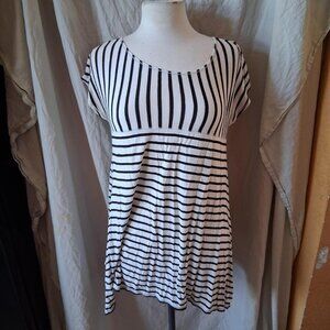 max edition womens short sleeve  black and white top Large